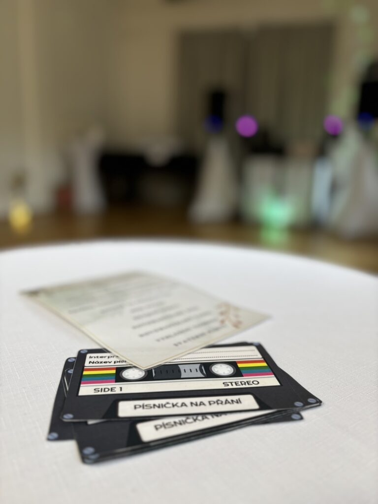 Kartičky pro písničky na přání vždy svým klientům dávám zdarma